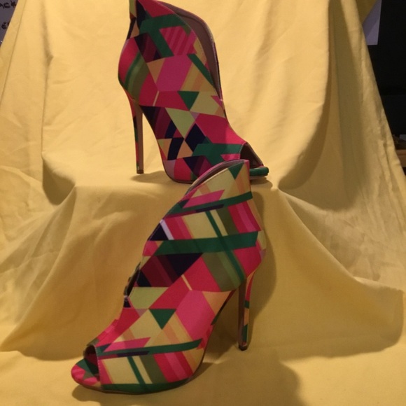 Liliana Multi-Colorful Geometric Women's Heels SZ 8.5 - Picture 2 of 12